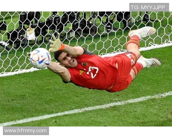 马丁内斯的传奇旅程：从新星到世界级球员的蜕变与荣耀